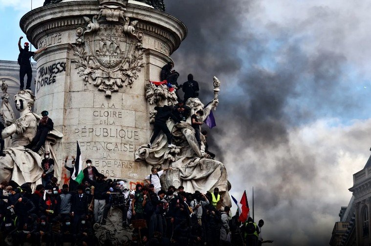 Francia: la revuelta de lo material y lo sensible